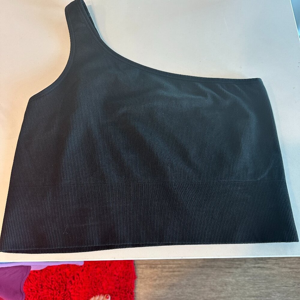 L Athleta one shouldered crop top NEVER worn !! black